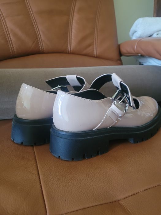 Sprzedam ładne buty dla dziewczynki