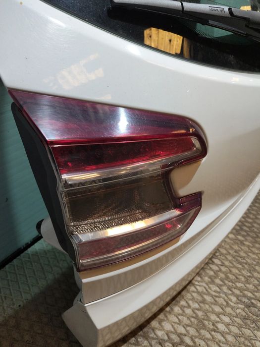 Farolim da mala esquerdo RENAULT Megane III Grandtour Société (KZ0/1)