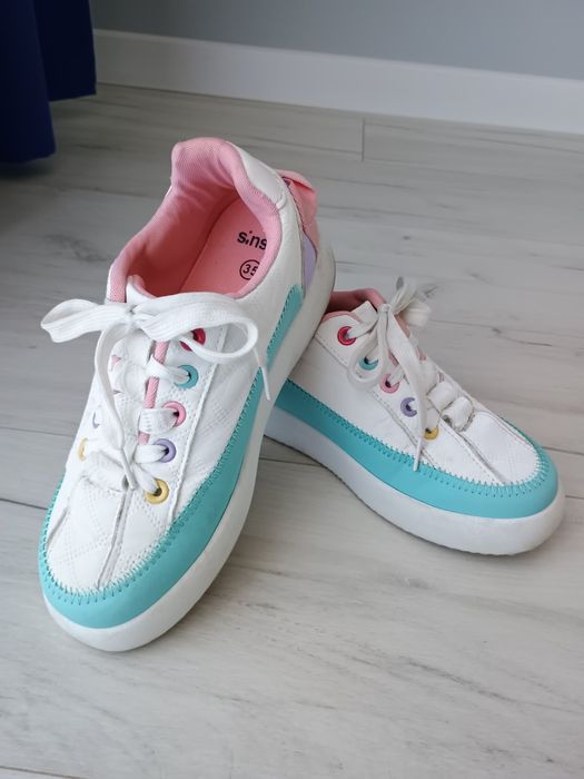 Adidaski, buty sportowe Sinsay rozmiar 35, dł 23 cm.