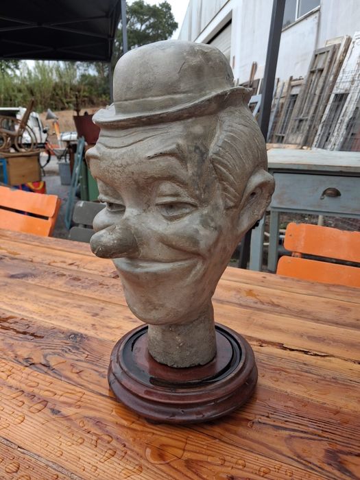 Busto em cimento