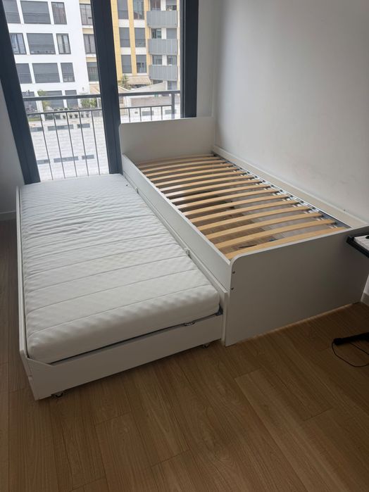 Cama IKEA SLÄKT com cama extra, gavetas e colchão