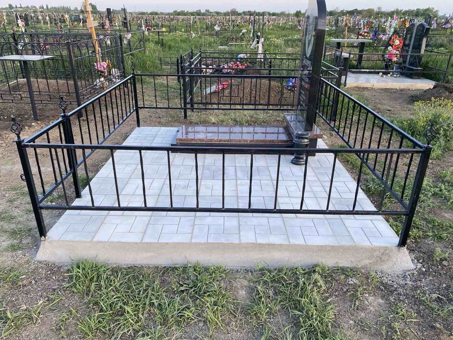 Ограда на кладбище от 8500 с установкой. Изготовление памятников.