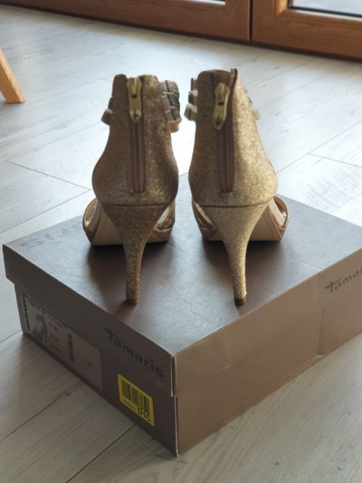 Nowe sandałki na obcasie, rozm. 40