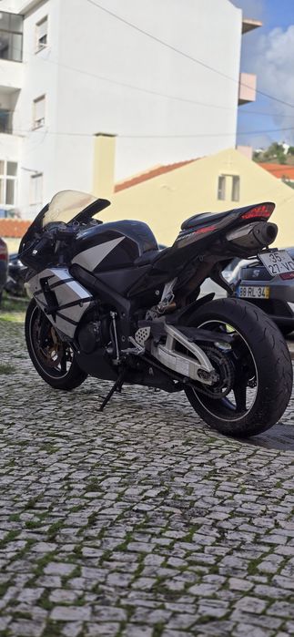 Vende-se CBR 600 RR