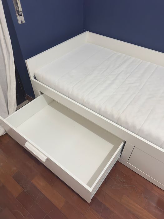 Cama BRIMNES c/2 gavetões e 2 colchões