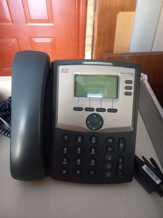 Продам  IP телефон Cisco SPA 303