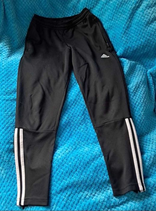Spodnie Adidas śliskie rozmiar S/M.