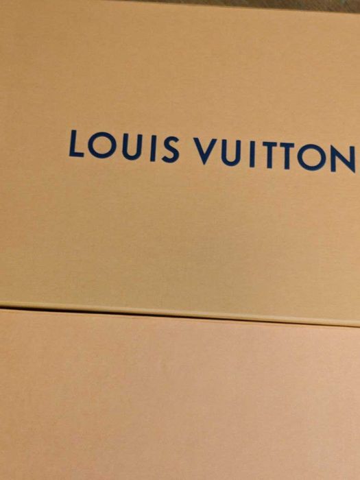 Коробки  різних брендів Louis Vuitton, Hermes