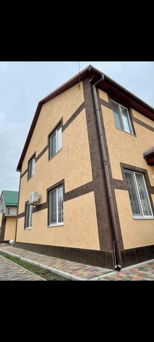 Продам  двоповерховий будинок  р-н  аврів