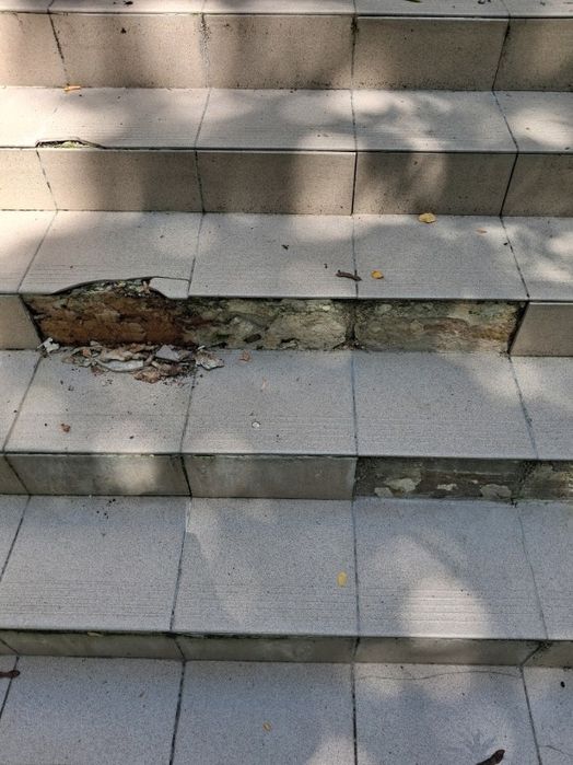 Zlece położenie plytek na schodach