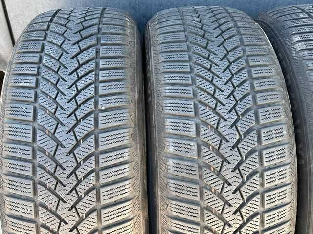 Komplet opon zimowych 235/55R19 Semperit