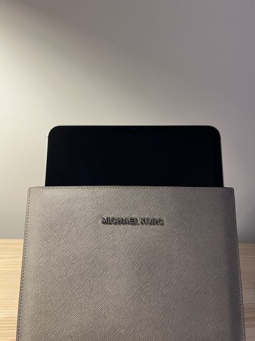 Michael Kors etui na tablet iPad 11 PRO skórzany szary NOWY