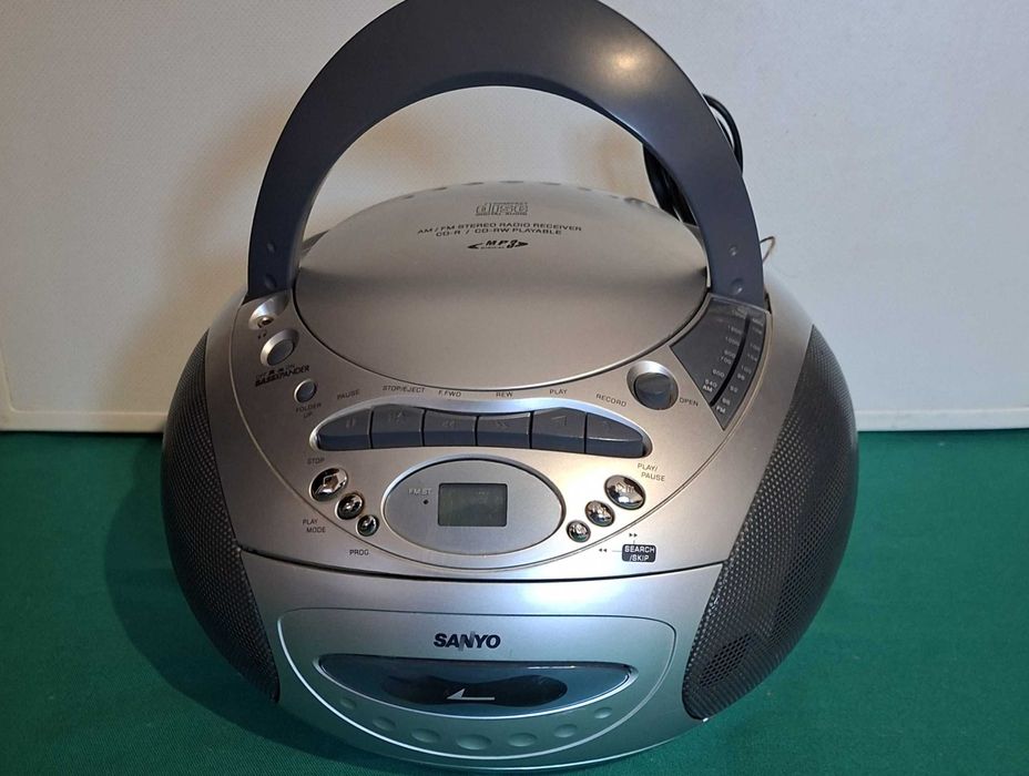 Sanyo MCD Z75M, CD Player Stereo Radio Cassette Recorder