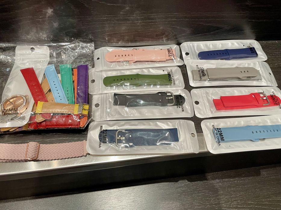Braceletes  em celicone e couro sintetico Novas