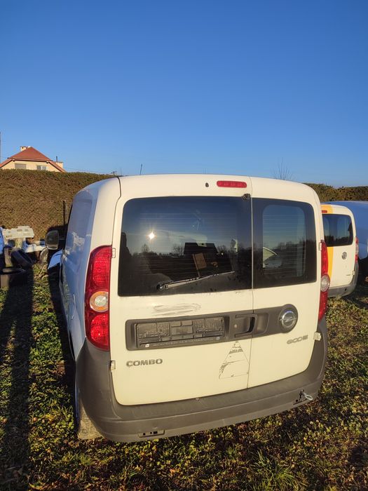 Podłużnica ćwiartka bok Doblo2017combo  błotnik tył pełny max i krótki