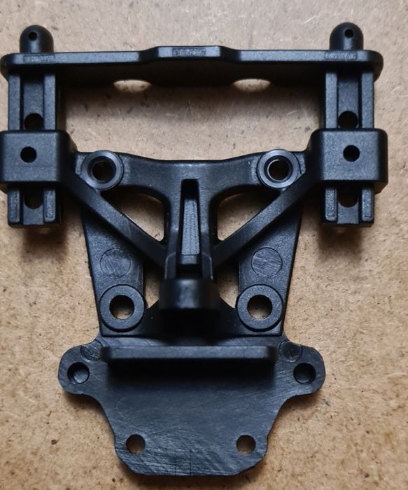 2 wieże tylne Traxxas E-revo 4x4 1/16.