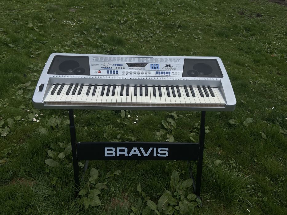Практично новий синтезатор Bravis - KB920