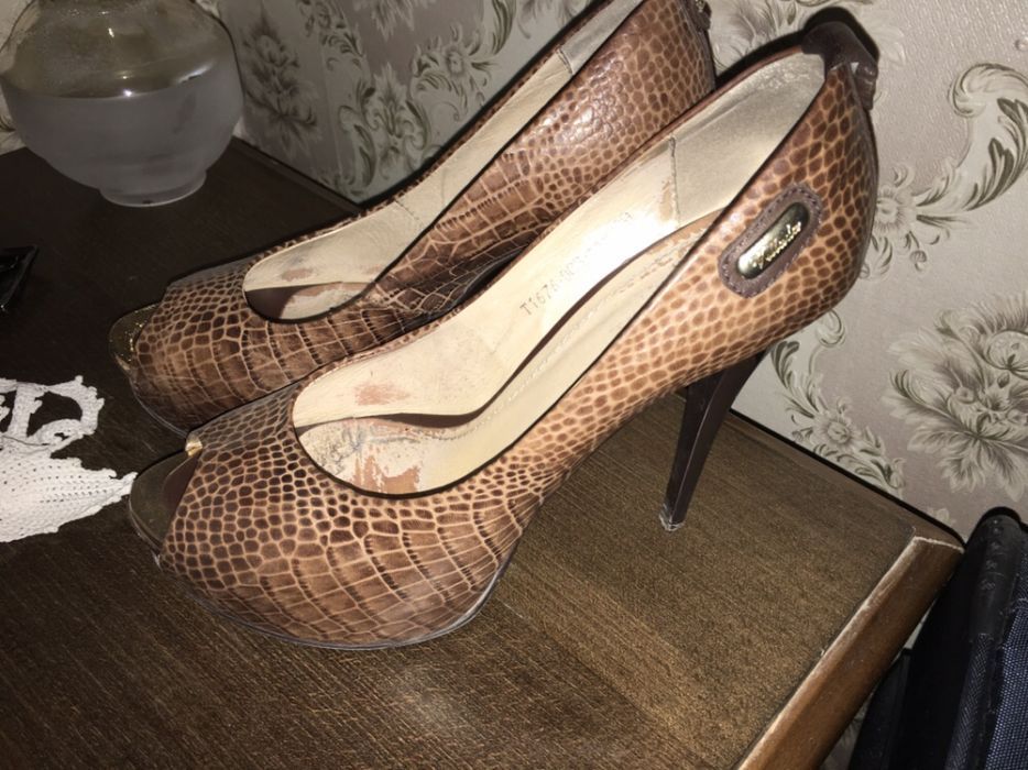 Туфлі на шпильці