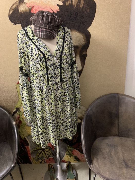 Roupa feminina de marca