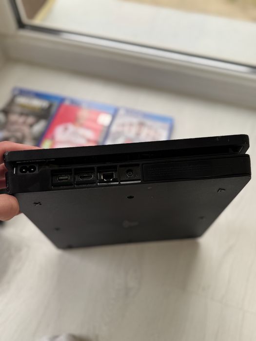 Playstation 4 slim 1 tb (2 джойстика + ігри)
