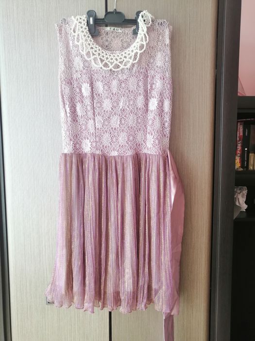 Красиве плаття для юної панянки