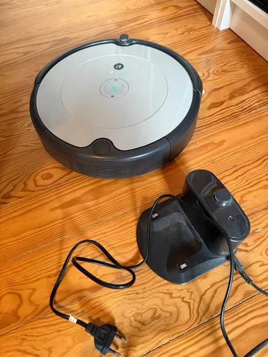 Aspirador Robô IROBOT Roomba 698
