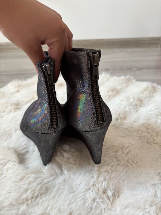 Nowe botki H&M na koturnie z efektem holo 38 unikatowe