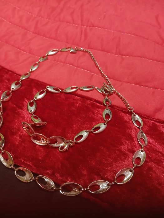 Colar com oferta  de pulseira