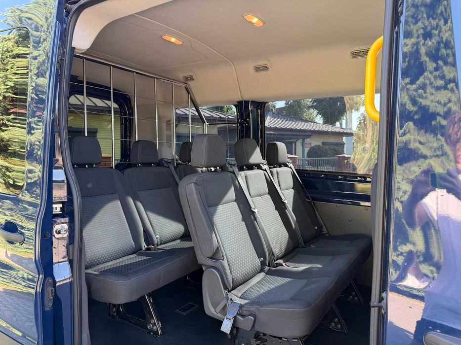 Wynajem busa 9-osobowego wypożyczalnia Transit Expert Jumpy Proace Trafic