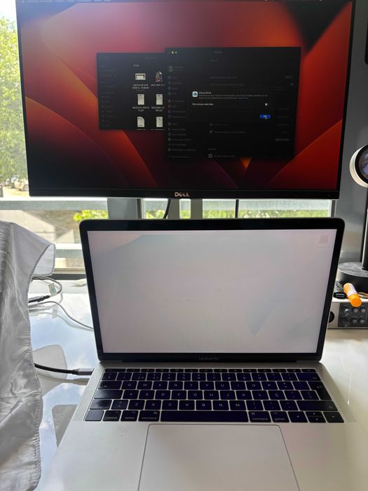 Macbook Pro 13'' 2017 - 16GB RAM - Works Perfectly with External Monitor