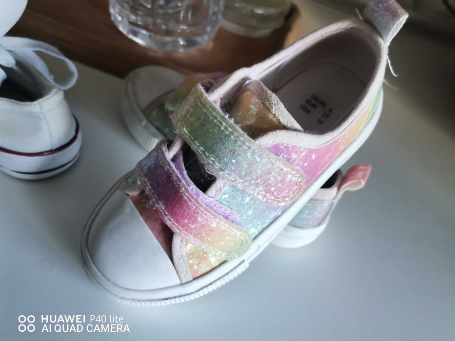 Ténis de menina em bom estado impecável. Tamanho. 27.loll