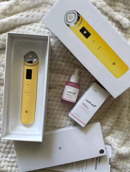 Masażer do twarzy Medicube Age-R booster pro