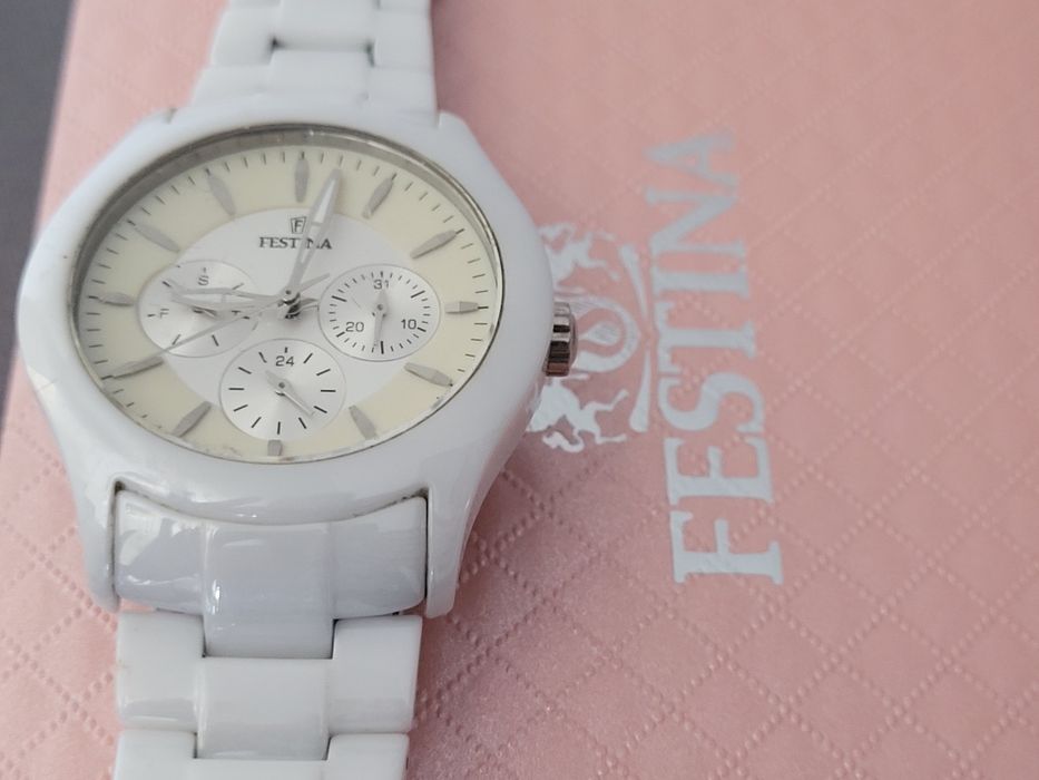 Zegarek festina wodoszczelny biały
