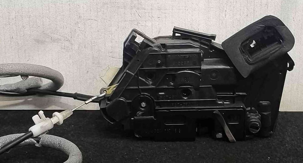 Fechadura / Fecho Porta Trás Direito 5E0839016 - SKODA OCTAVIA III