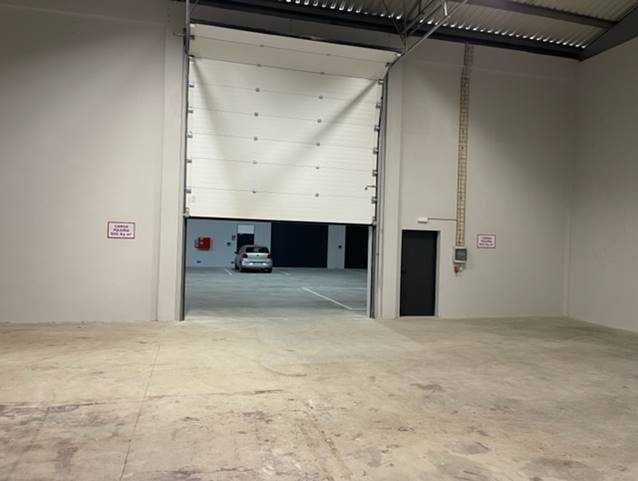 Arrenda-se Armazém na Moveme Business Park