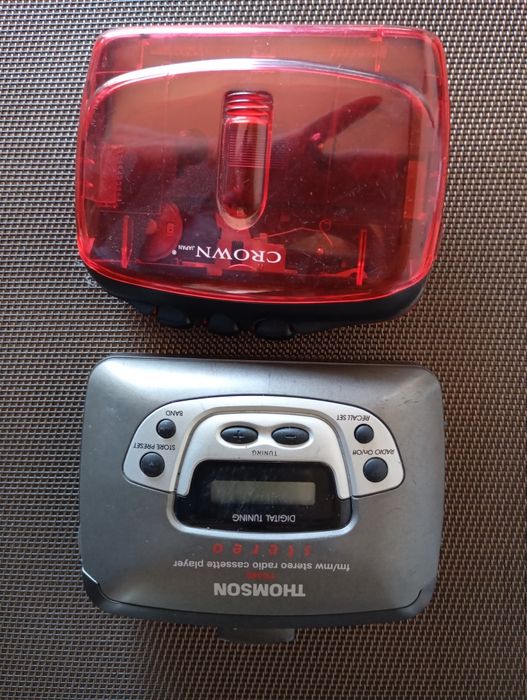 Crown CW 1185 translucid red e Thomson