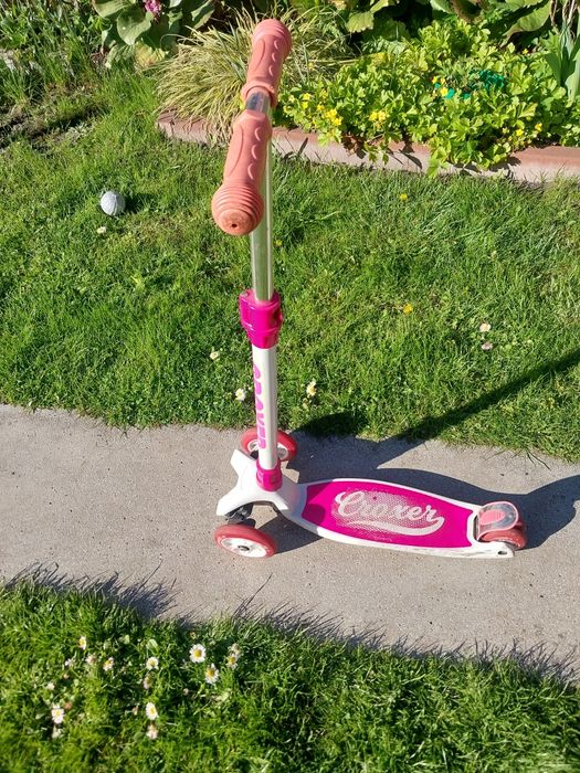 Hulajnoga trójkołowa