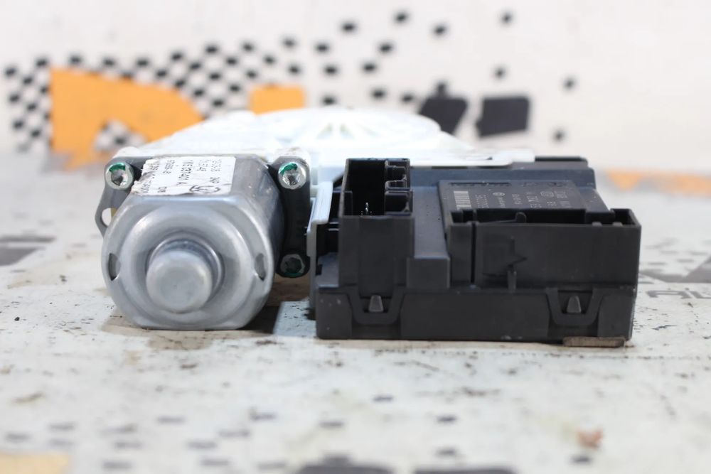 Motor vidro frente direito VOLKSWAGEN Golf VI (5K1)