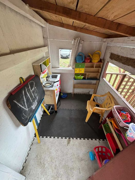 Plac zabaw z hustawkami