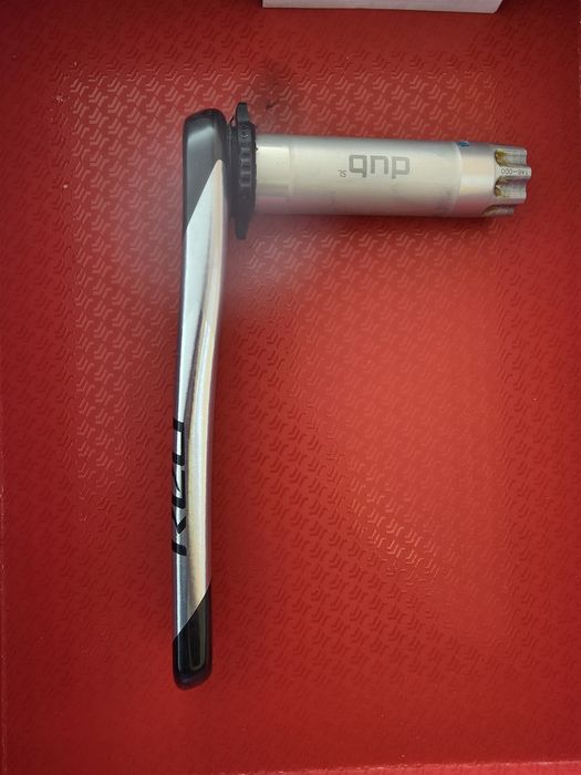 Pedaleiro SRAM RED AXS DUB 46/33T 172.5mm Novo
- Compatível com AXS