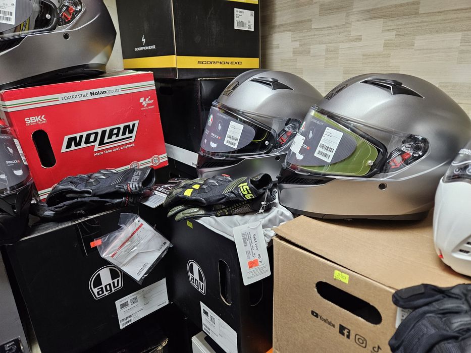 Мотошолом AGV, мотокуртка, мотоштани, мотоботи Alpinestars, Dainese