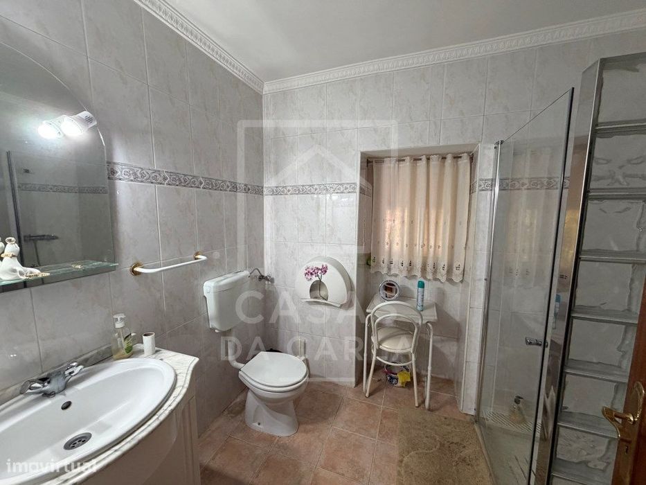 Propriedade T3 com Anexo T1+1 completamente renovada e jardim com 1...