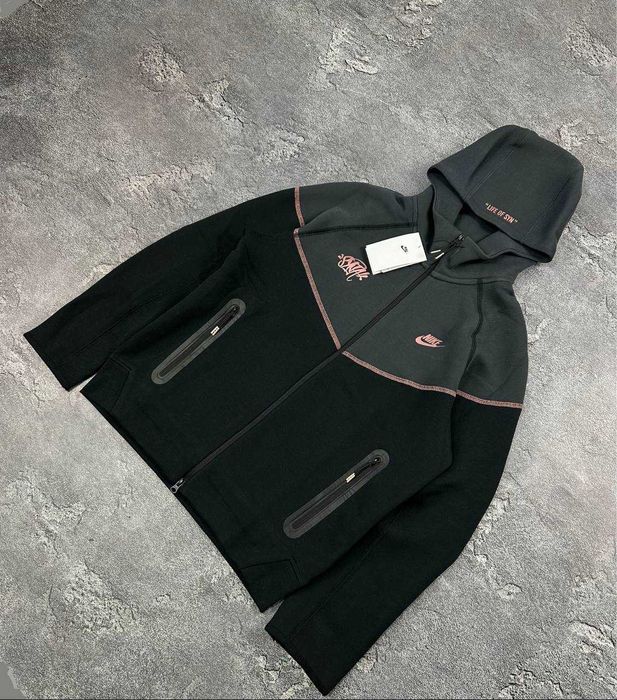 Nike Tech Syna World Central CEE