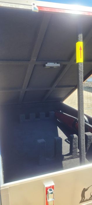 Reboque de caça com cofre