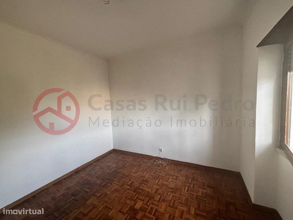 Apartamento T3 com elevador na Cruz de Pau, Amora