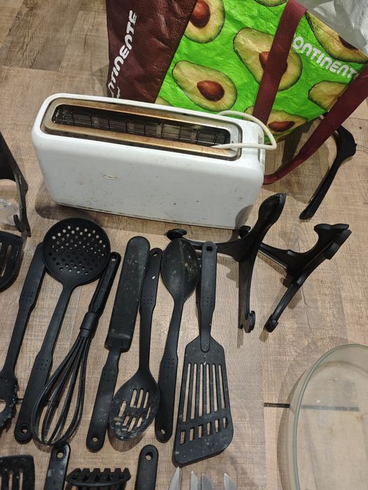 Utensílios de cozinha selados e usados