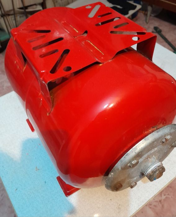 Продаю гидроаккумулятор