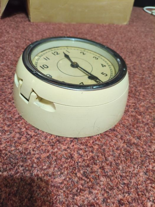 Часы судовые каютные