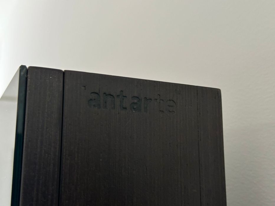 Consola para TV com arrumacao wengue e vidro Antarte