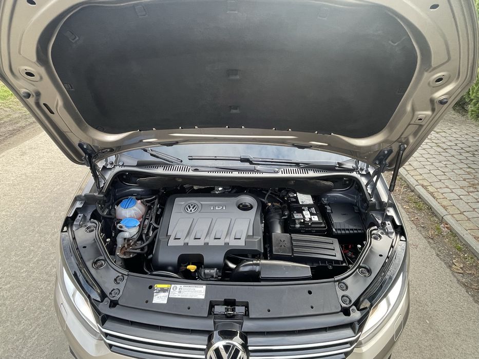 Фольксваген Тоуран 2014 р. 2.0 АВТОМАТ